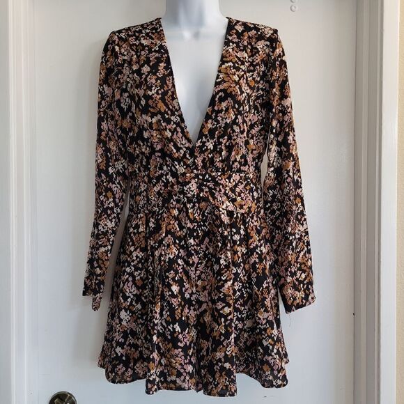 Roxberi Elle floral fall romantic romper with plunging neckline - Picture 1 of 11